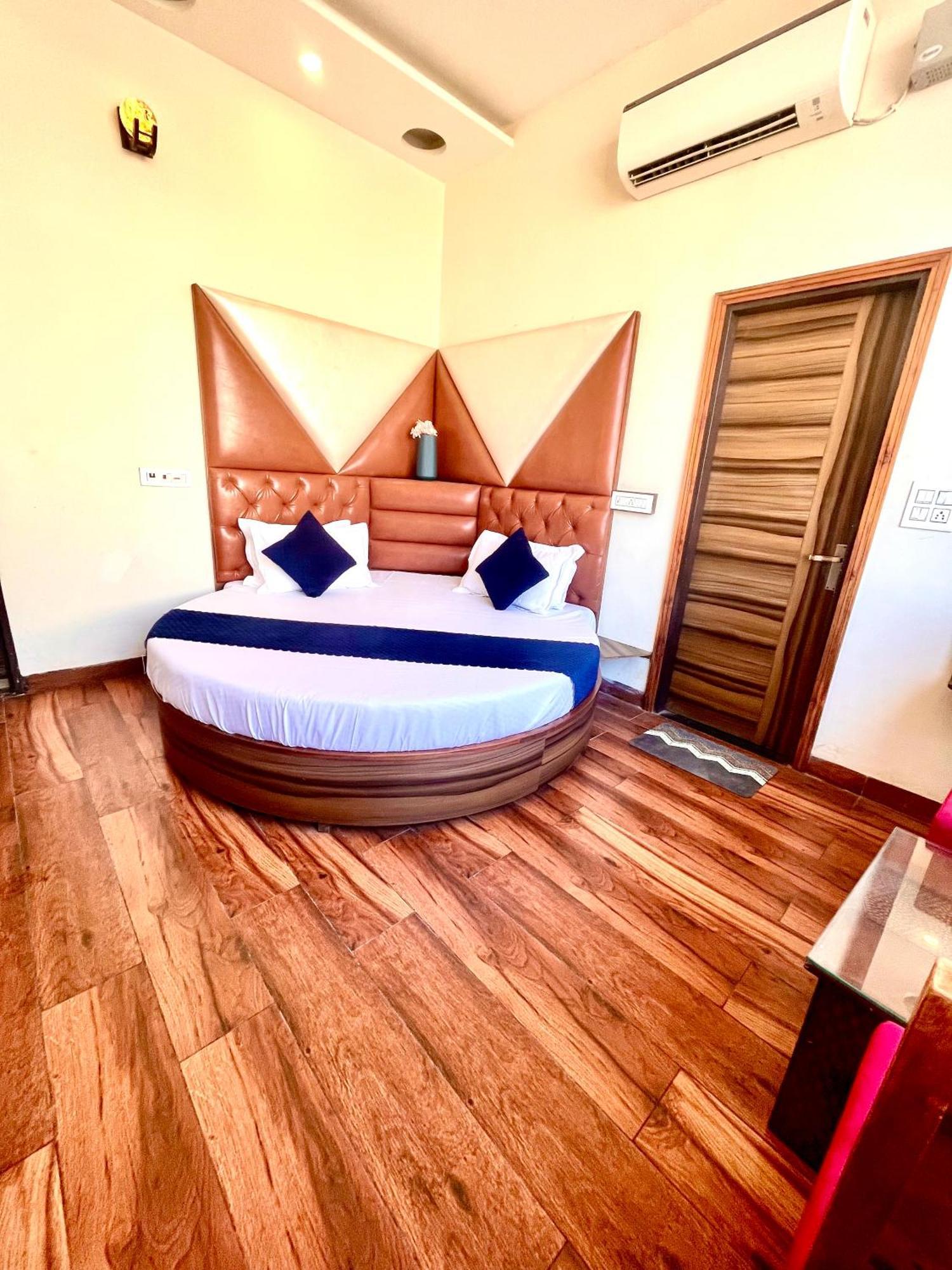 Hotel Woodcrest By Sidham Group !! Comfortable And Peaceful Stay !! Top Rated !! Preferred Hotel Chain Zirakpur Экстерьер фото