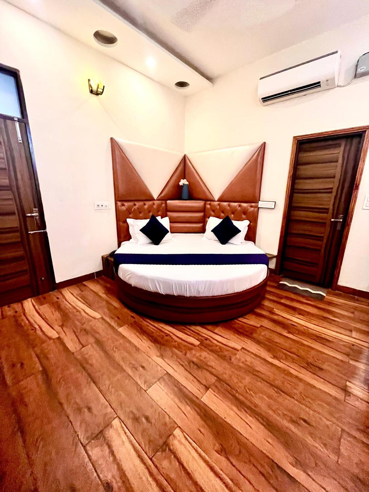 Hotel Woodcrest By Sidham Group !! Comfortable And Peaceful Stay !! Top Rated !! Preferred Hotel Chain Zirakpur Экстерьер фото